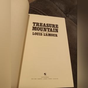 1982 Faux leather Hardcover Treasure Mountain by: Louis L'Amour